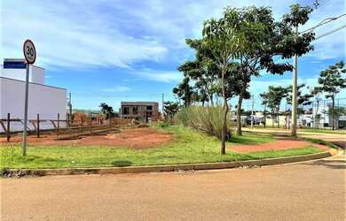 Imagem: O terreno possui 400m² de Área e está localizado em Portal