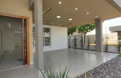 Imagem: A casa em condomínio possui 4 Dormitórios, 4 Banheiros, 255m²