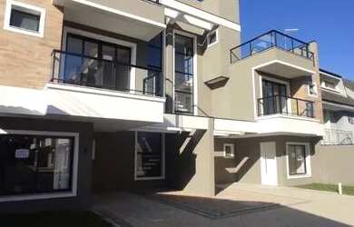 Imagem: A casa possui 3 Dormitórios, 3 Banheiros, 2 Vagas na garagem