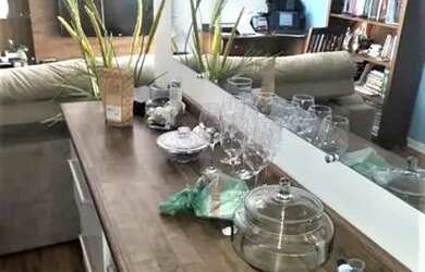 Imagem: O apartamento possui 2 Dormitórios, 1 Banheiro, 1 Vaga na garagem