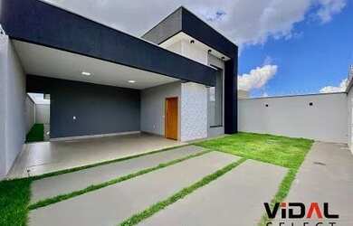 Imagem: A casa possui 3 Dormitórios, 1 Banheiro, 2 Vagas na garagem