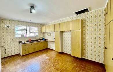 Imagem: A casa possui 3 Dormitórios, 1 Banheiro, 110m² de Área e