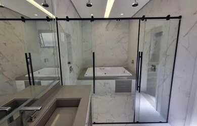 Imagem: A casa em condomínio possui 3 Dormitórios, 2 Banheiros, 4