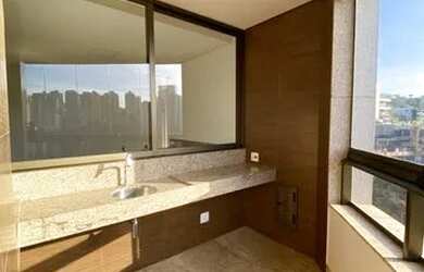 Imagem 2: Vista de milhões. Piscina, Varanda, Guarda roupae244m² de Área