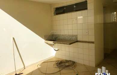 Imagem: O depósito possui 2 Vagas na garagem, 219m² de Área e está