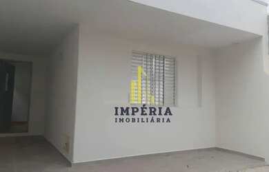 Imagem: A casa possui 2 Dormitórios, 1 Banheiro, 2 Vagas na garagem