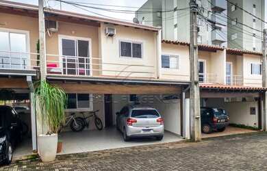 Imagem: A casa em condomínio possui 3 Dormitórios, 3 Banheiros, 2