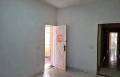 Imagem: A casa possui 2 Dormitórios, 2 Banheiros, 1 Vaga na garagem