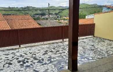 Imagem: A casa possui 2 Dormitórios, 1 Banheiro, 1 Vaga na garagem