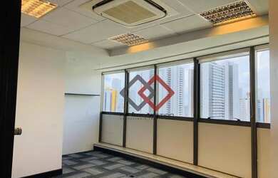 Imagem: O depósito possui 5 Vagas na garagem, 235m² de Área e está