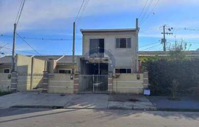 Imagem: A casa possui 4 Dormitórios, 2 Banheiros, 1 Vaga na garagem