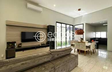 Imagem: A casa em condomínio possui 3 Dormitórios, 4 Banheiros, 2