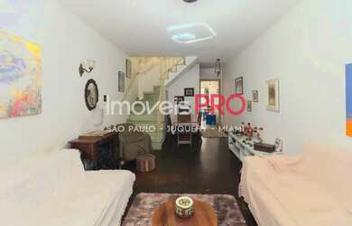 Imagem: A casa possui 3 Dormitórios, 2 Banheiros, 2 Vagas na garagem