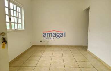 Imagem: A casa possui 2 Dormitórios, 2 Banheiros, 2 Vagas na garagem