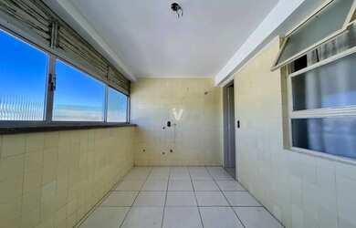 Imagem 9: Apartamento à venda, 4 dormitórios e 2 vagas, localizado na Avenida...