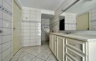 Imagem 16: Apartamento à venda, 4 dormitórios e 2 vagas, localizado na Avenida...