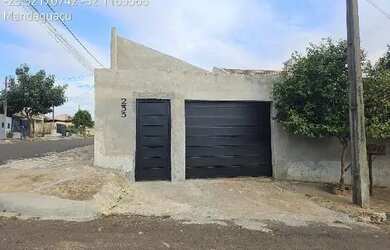 Imagem: A casa possui 2 Dormitórios, 1 Banheiro, 153m² de Área e