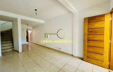 Imagem: A casa possui 3 Dormitórios, 2 Banheiros, 1 Vaga na garagem