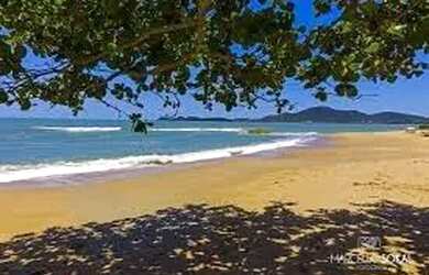 Imagem: A casa possui 4 Dormitórios, 2 Banheiros, 2 Vagas na garagem