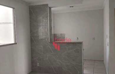 Imagem: O apartamento possui 2 Dormitórios, 1 Banheiro, 1 Vaga na garagem