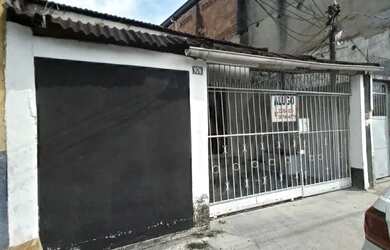 Imagem: A casa possui 2 Dormitórios, 1 Banheiro, 1 Vaga na garagem