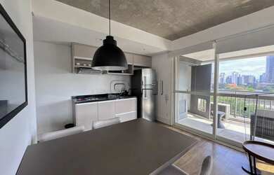 Imagem: O apartamento possui 1 Dormitório, 1 Banheiro, 1 Vaga na garagem