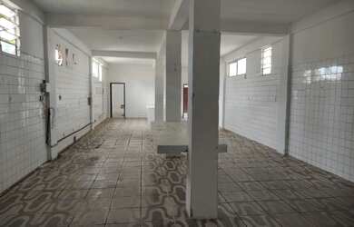 Imagem: O depósito possui 2 Vagas na garagem, 380m² de Área e está