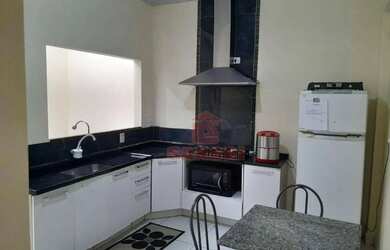 Imagem: A casa possui 3 Dormitórios, 2 Banheiros, 3 Vagas na garagem