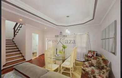 Imagem: A casa possui 3 Dormitórios, 4 Banheiros, 2 Vagas na garagem