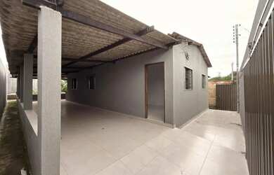 Imagem: A casa possui 3 Dormitórios, 2 Banheiros, 3 Vagas na garagem