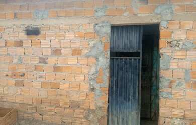 Imagem: A casa possui 2 Dormitórios, 1 Banheiro e está localizado