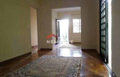 Imagem: A casa possui 4 Dormitórios, 3 Banheiros, 2 Vagas na garagem