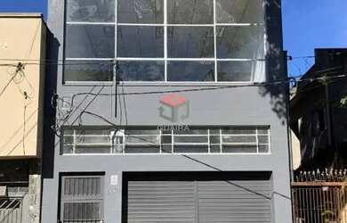 Imagem: O depósito possui 2 Vagas na garagem, 470m² de Área e está