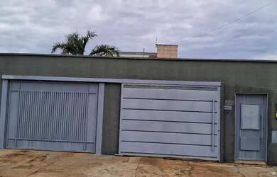 Imagem: A casa possui 2 Dormitórios e está localizado em Jardim Jordão