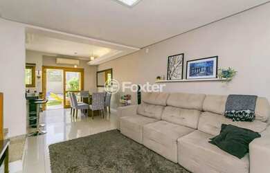 Imagem: A casa possui 3 Dormitórios, 3 Banheiros, 4 Vagas na garagem