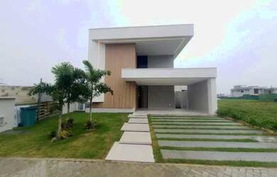 Imagem: A casa possui 4 Dormitórios, 4 Banheiros, 4 Vagas na garagem