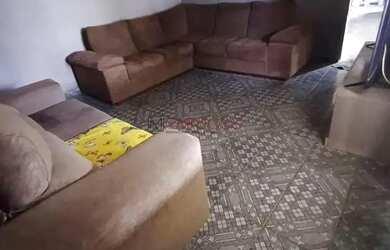 Imagem: A casa possui 1 Dormitório, 2 Banheiros, 4 Vagas na garagem