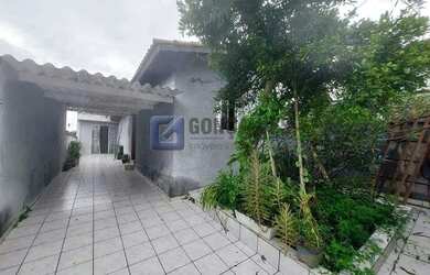 Imagem: A casa possui 2 Dormitórios, 1 Banheiro, 3 Vagas na garagem