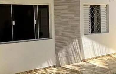 Imagem: A casa possui 3 Dormitórios, 2 Banheiros, 323-0m² de Área