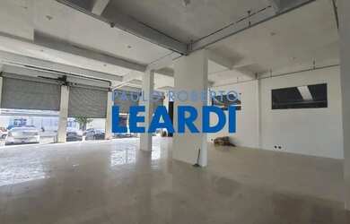 Imagem: O depósito possui 5 Vagas na garagem, 383m² de Área e está