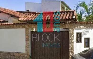 Imagem: A casa possui 3 Dormitórios, 3 Banheiros, 4 Vagas na garagem