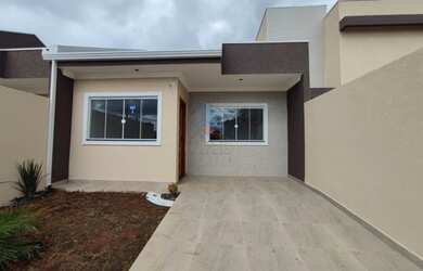 Imagem: A casa possui 3 Dormitórios, 1 Banheiro, 1 Vaga na garagem