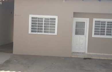 Imagem: A casa possui 2 Dormitórios, 1 Banheiro, 5 Vagas na garagem