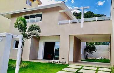 Imagem: A casa possui 4 Dormitórios, 5 Banheiros, 2 Vagas na garagem