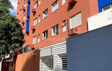 Imagem: O apartamento possui 1 Dormitório, 1 Banheiro, 1 Vaga na garagem