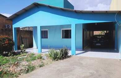 Imagem: A casa possui 3 Dormitórios, 1 Banheiro e 2 Vagas na garagem