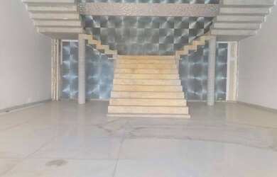 Imagem: O depósito possui 5 Vagas na garagem, 530m² de Área e está