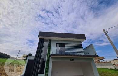 Imagem: A casa em condomínio possui 3 Dormitórios, 1 Banheiro, 4 Vagas