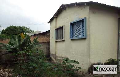 Imagem: A casa possui 5 Dormitórios, 2 Banheiros, 4 Vagas na garagem