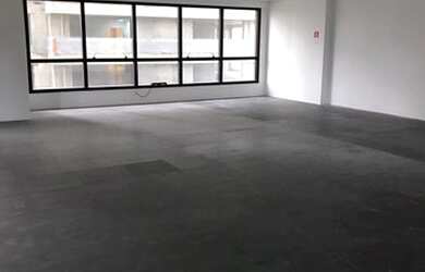 Imagem: O depósito possui 5 Vagas na garagem, 338m² de Área e está